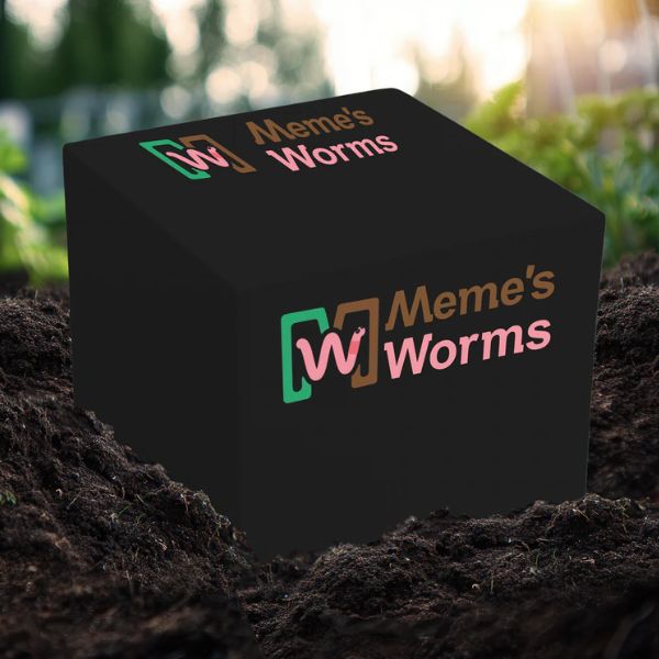 Composting Worms with Living Bedding Material
